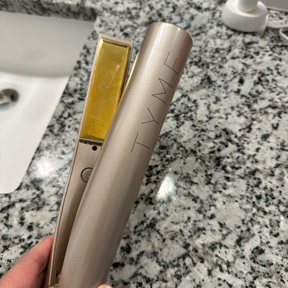 TYME Styling Tool in Gold and Beige